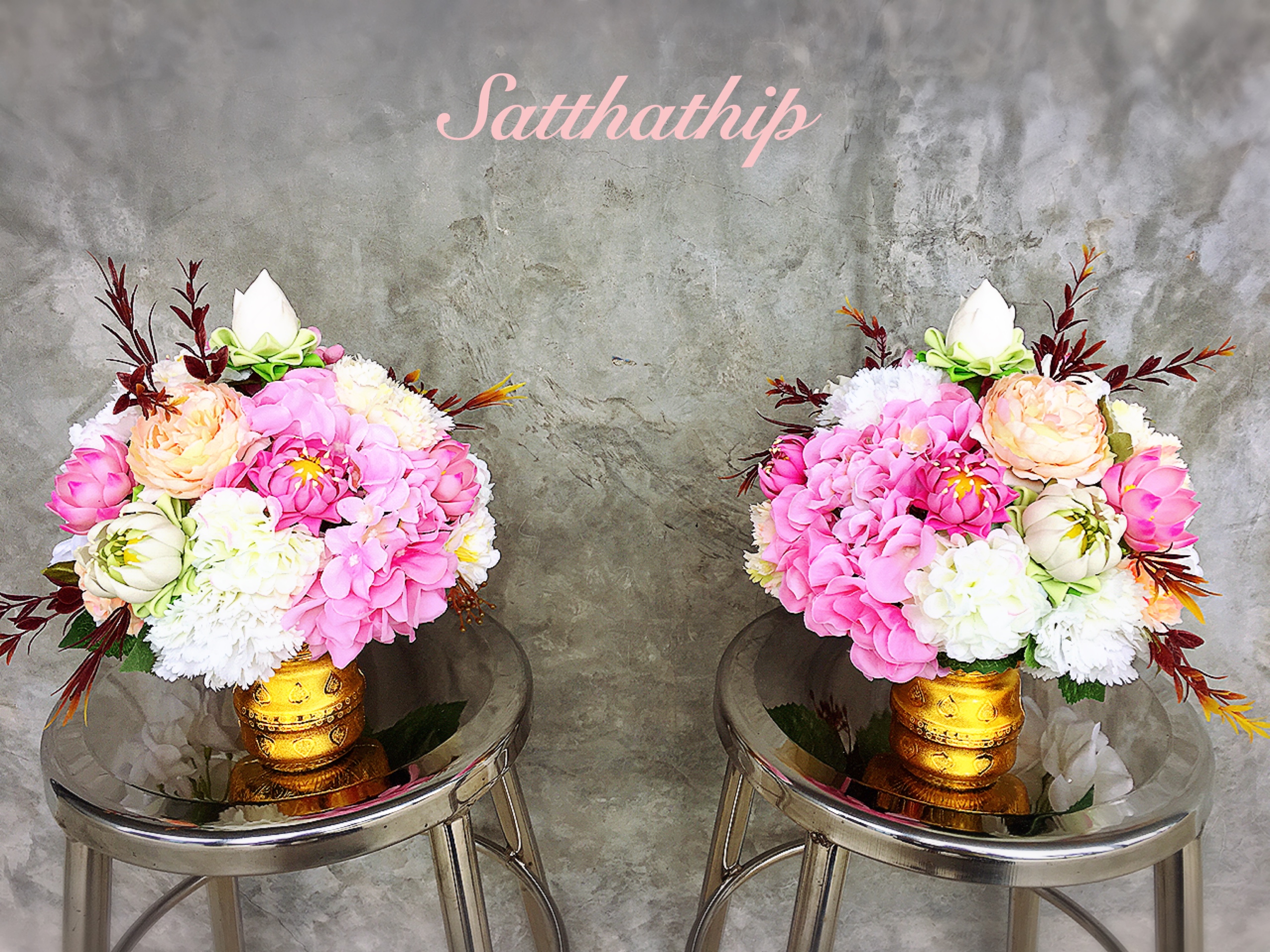 [สินค้าหมดชั่วคราว] แจกันดอกบัว - พานดอกบัวประดิษฐ์ - แจกันดอกบัวพับสีขาวผสมดอกไม้ประดับ - พานดอกบัวประดิษฐ์ - Lotus Flower