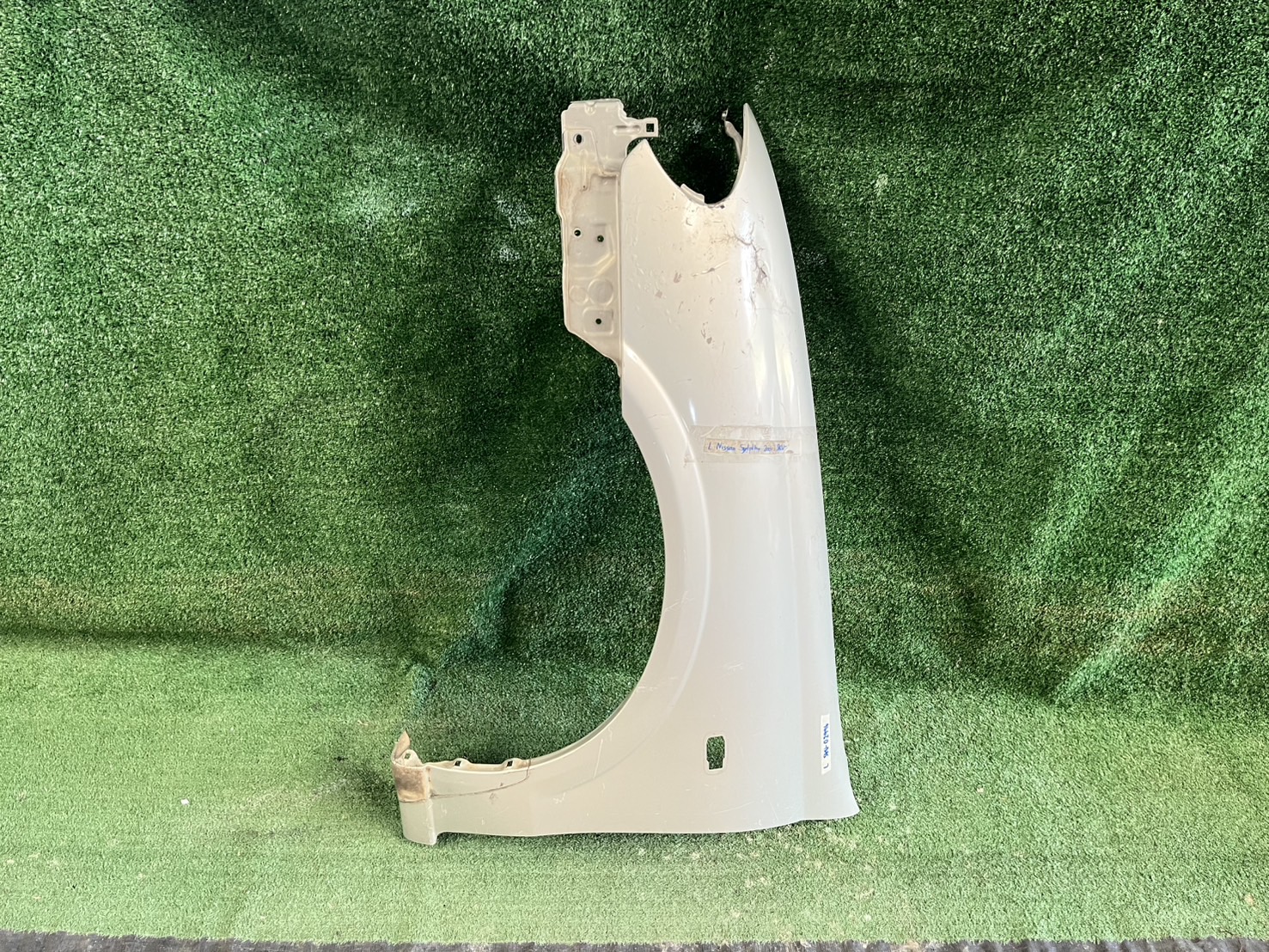 บังโคลนหน้า L Nissan Sylphy 2001