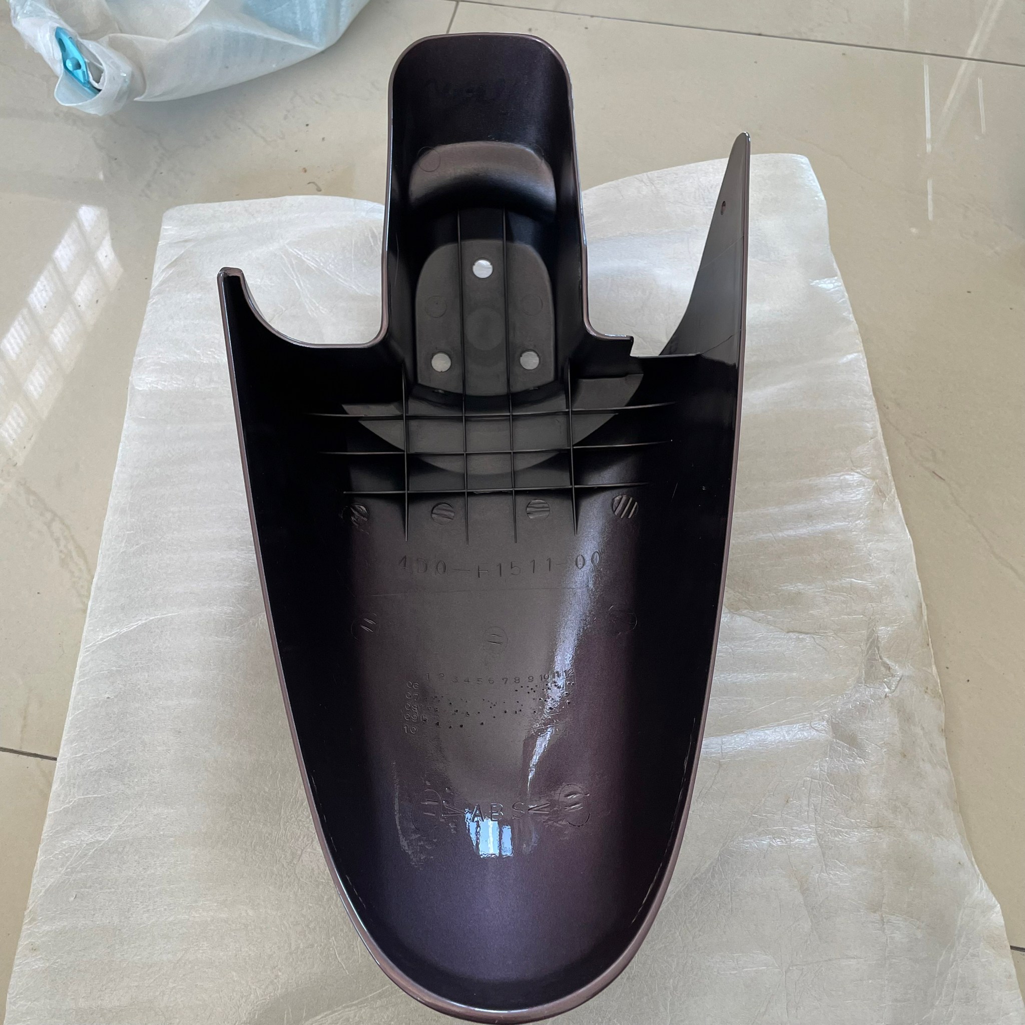 บังโคลนหน้า สีน้ำตาล สำหรับรุ่น FINO อะไหล่แท้ YAMAHA 4D0-F1511-00-PB