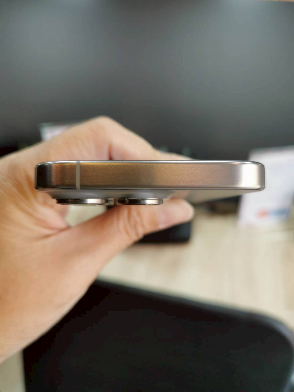 iPhone 15 Pro 1TB Natural Titanium