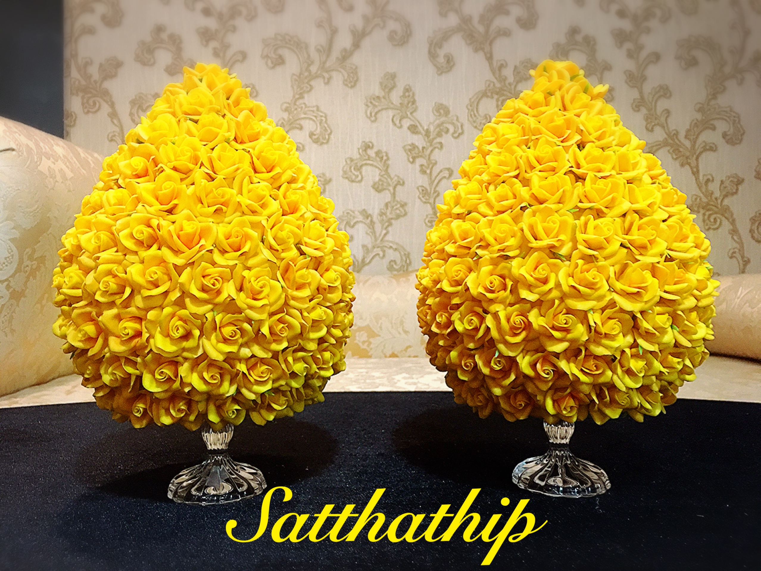 พานพุ่มดอกกุหลาบ ประดิษฐ์จากดิน ***ไม่ใส่ใบ [7.5 นิ้ว 4,600 บาท/คู่]