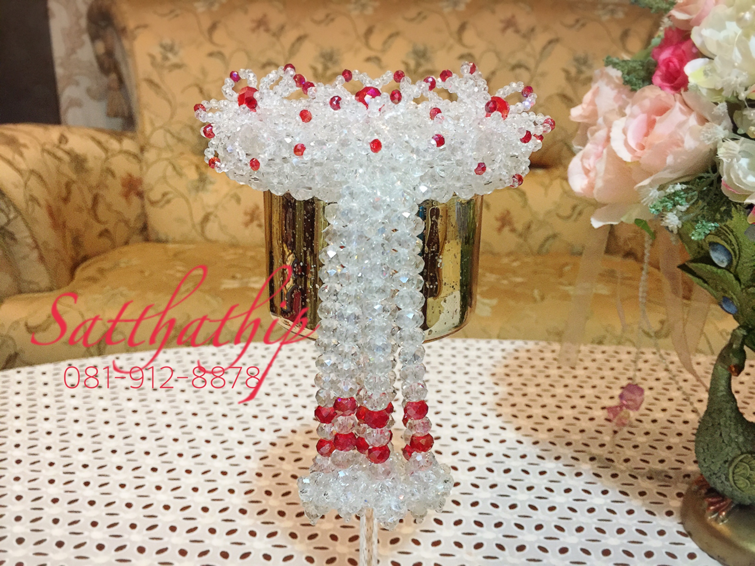 พวงมาลัยคริสตัล ยกดอก สีโทนขาว แดง - Crystal Garland