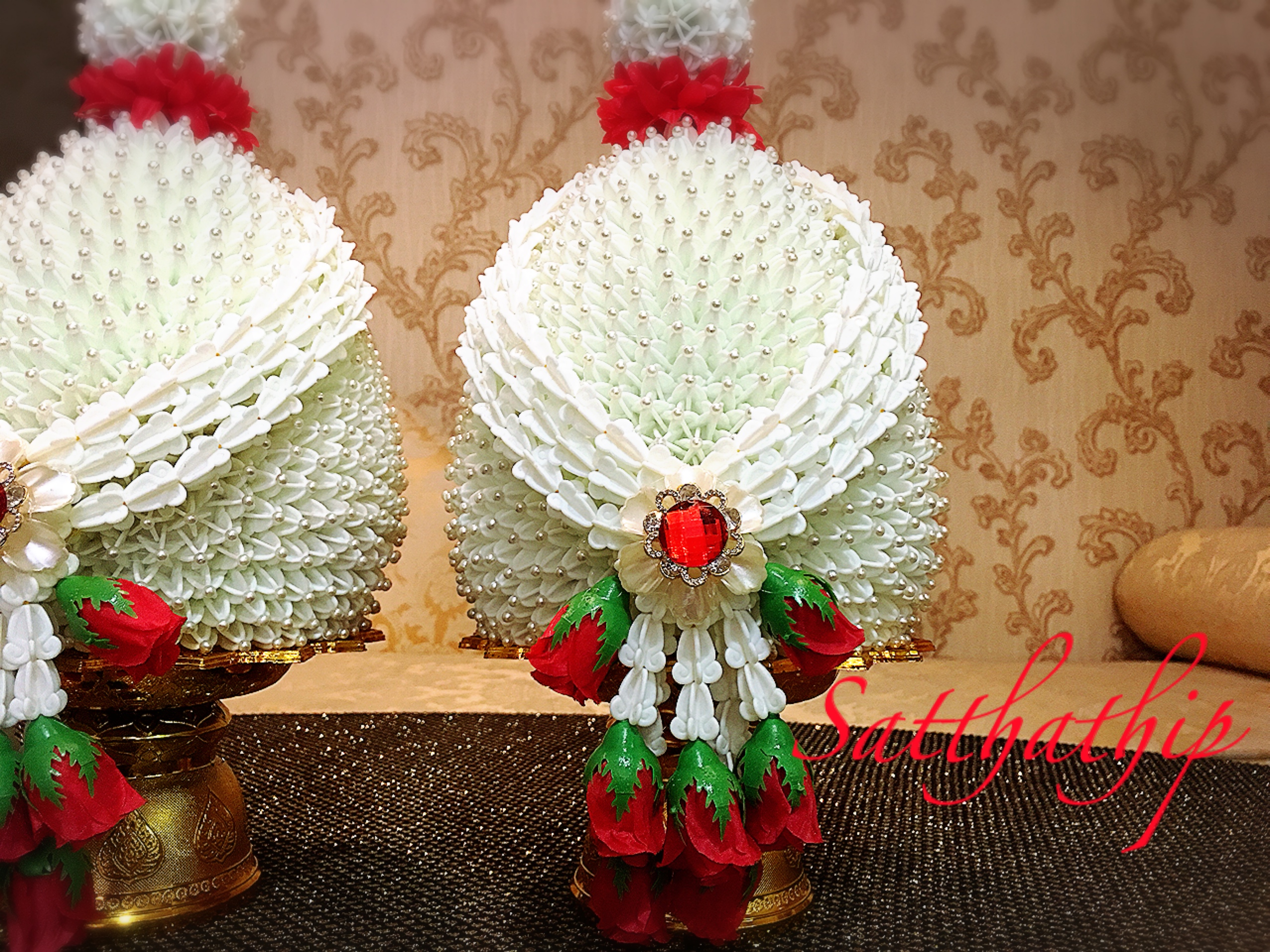 พานพุ่ม - พานพุ่มสักการะ - พานพุ่มดอกรัก - พานพุ่มดอกรักประดิษฐ์ (พลาสติก) - พานพุ่มสีขาว - Panpum