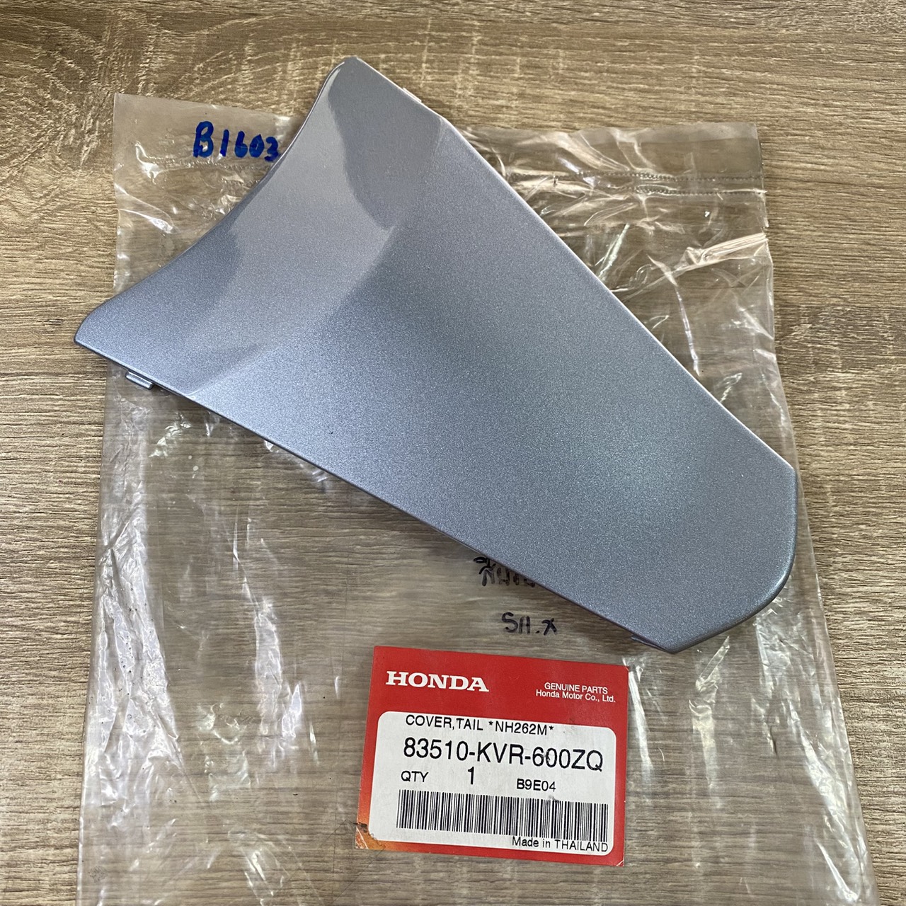 83510-KVR-600ZQ ฝาครอบท้ายสีบรอนซ์ *NH262M* WAVE NF100 อะไหล่แท้ HONDA