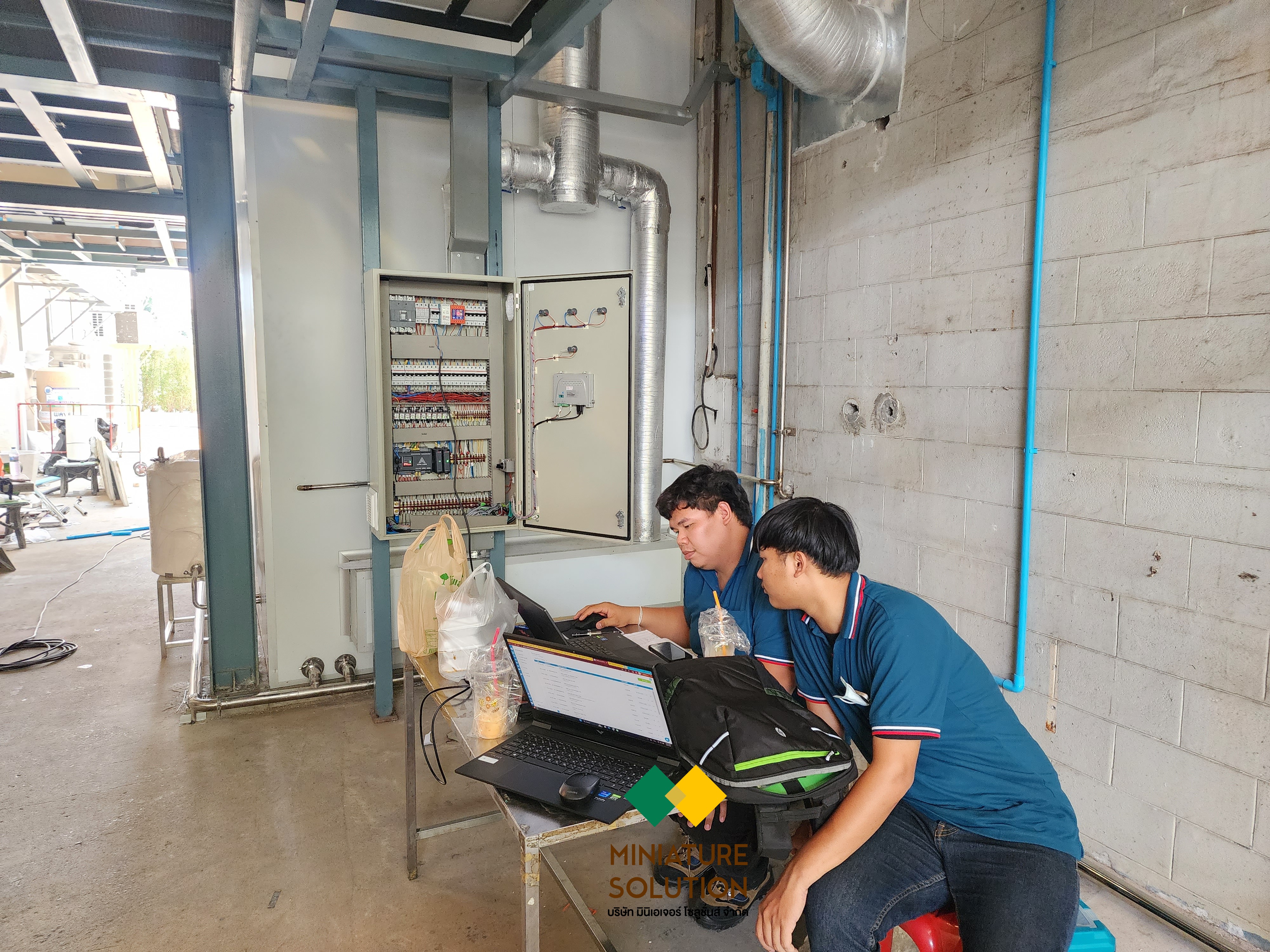 Support งานเขียนโปรแกรม PLC HMI ควบคุมระบบ AHU 6 ชุด ในงานระบบปรับอากาศ