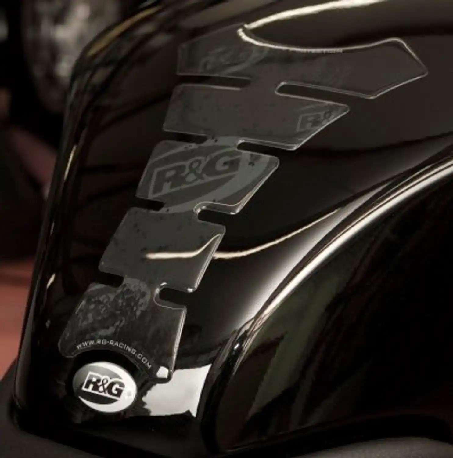สติ๊กเกอร์ กันรอยถัง R&G racing สำหรับรถทุกรุ่น