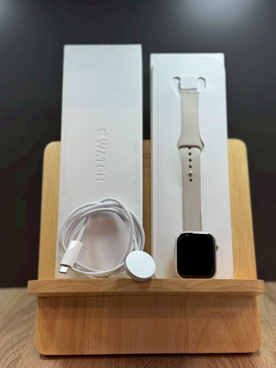 Apple Watch Series 9 GPS 41mm Starlight Aluminium Band - S/M
