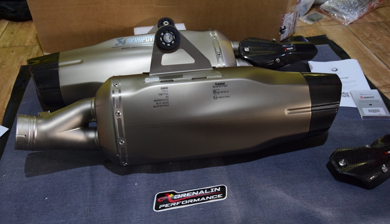 ท่อ Akrapovic ทรง HP สำหรับ R1250GS 2018+ ปลายไทเทเนียม (For Exhibition only)