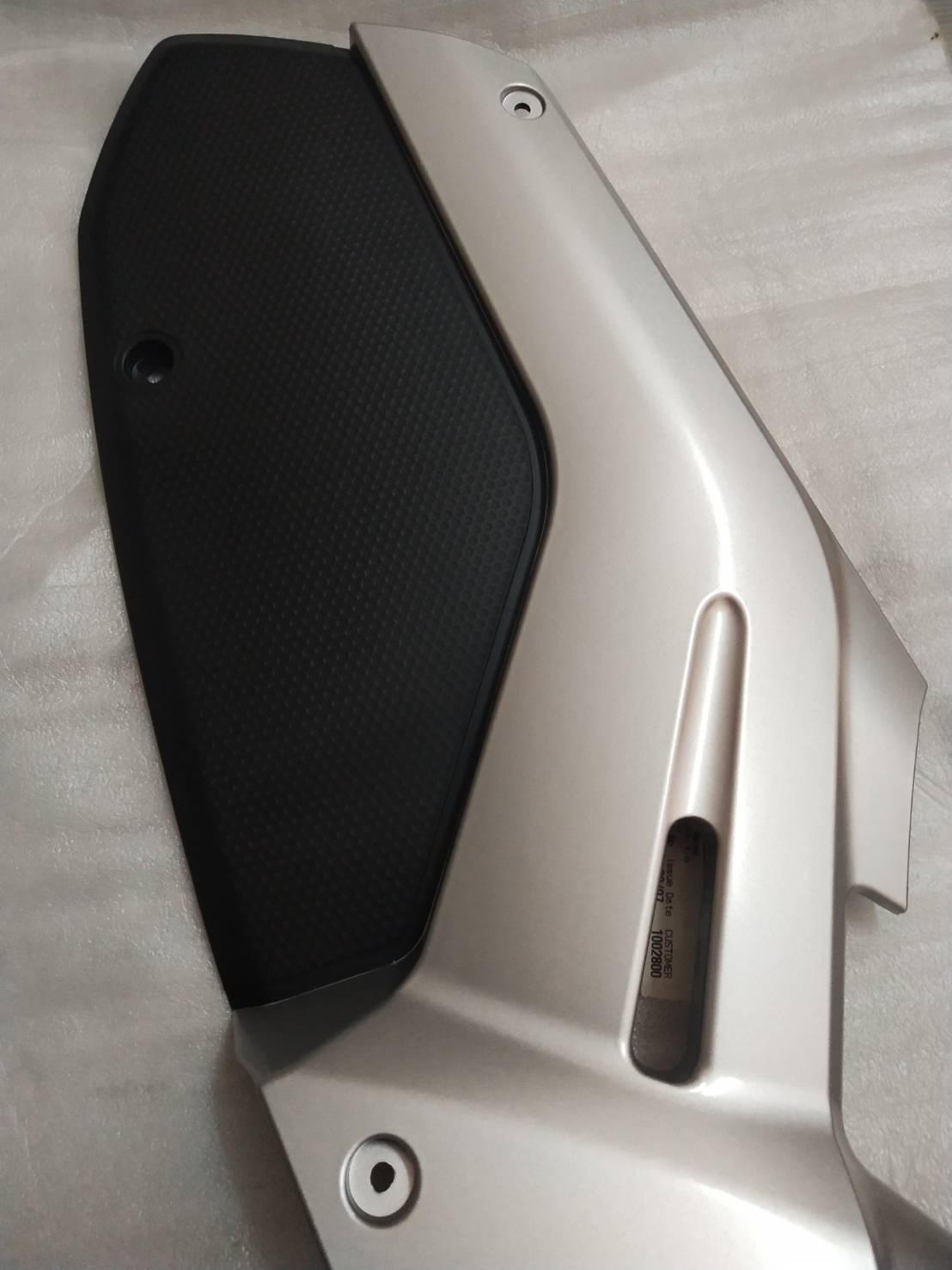 ฝาข้างซ้ายตัวเล็ก สีเงิน สำหรับรุ่น NOUVO MX' 2005 อะไหล่แท้ YAMAHA 1P7-F1711-00-35