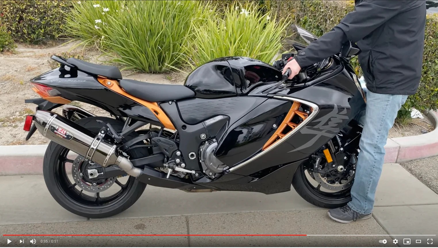 ท่อ Yoshimura R77 ท่อคู่ สลิปออน คาร์บอน สำหรับ Hayabusa 2022+ (For Exhibition only)