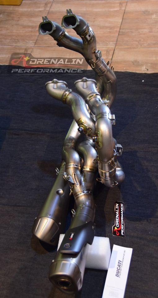 ท่อ Akrapovic full system สำหรับ Street fighter V4 (For Exhibition only)