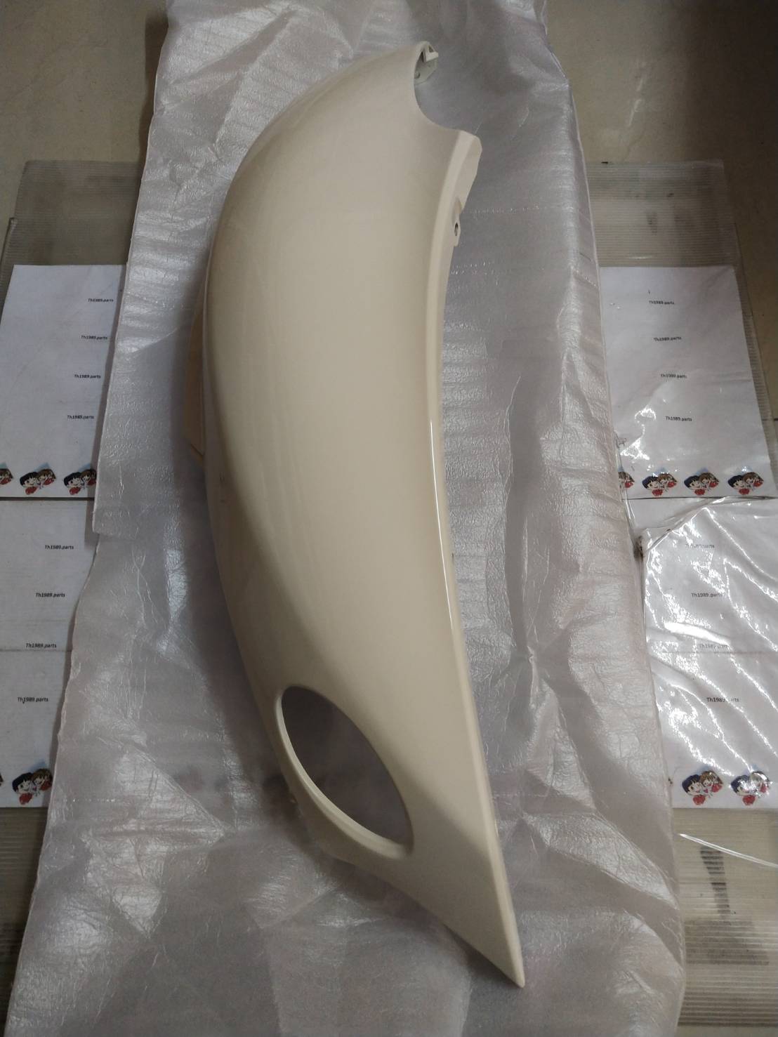 ฝาข้างขวาตัวยาวสีขาว สำหรับรุ่น FINO ปี 2011 อะไหล่แท้ YAMAHA 4D0-F1721-00-1A