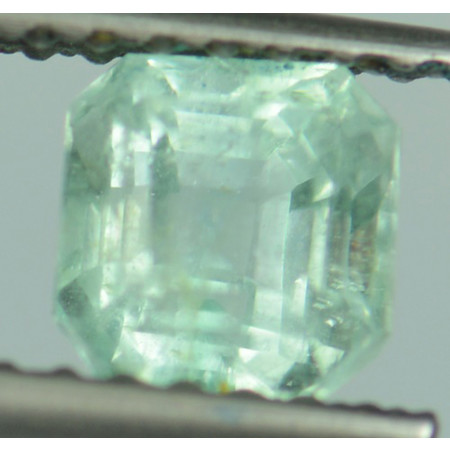 พลอยมรกตดิบ (Emerald) 0.64 กะรัตสวยมาก No oil