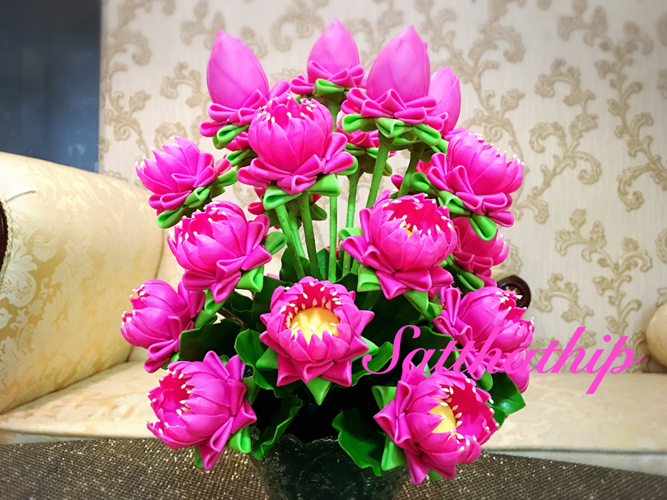 พานดอกบัว - ดอกบัวประดิษฐ์ - แจกันดอกบัวพับ (ข้างละ 26 ดอก) ประดิษฐ์จากดิน - Lotus Flower