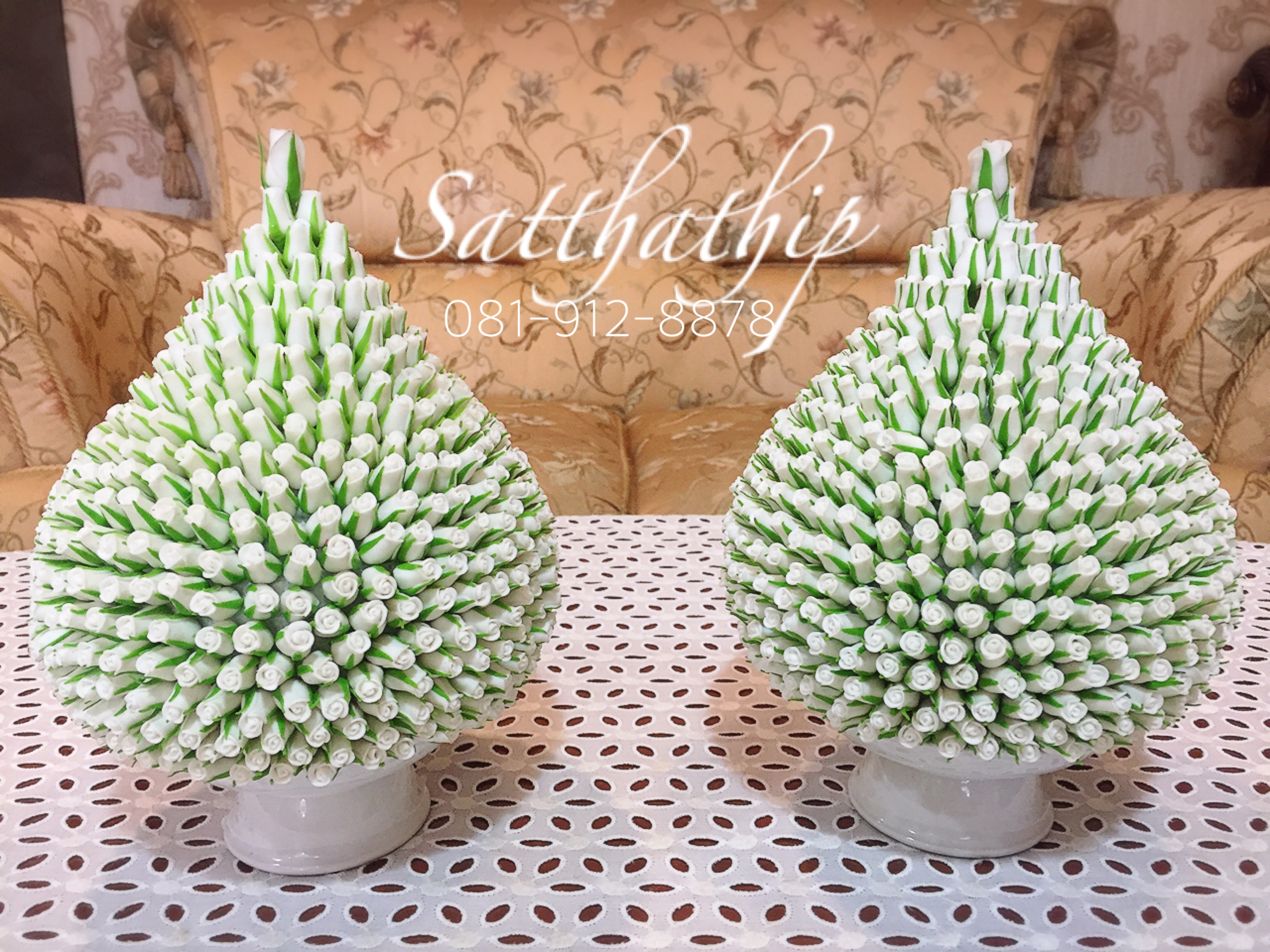 พานพุ่มดอกกุหลาบ - พานพุ่มดอกกุกลาบ สีขาว (ทรงน้ำเต้า) ประดิษฐ์จากดิน - Phan bush