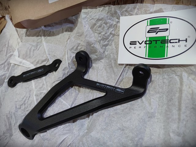 ขาจับท่อ Evotech สำหรับ Monster 821 2018 ขึ้นไป