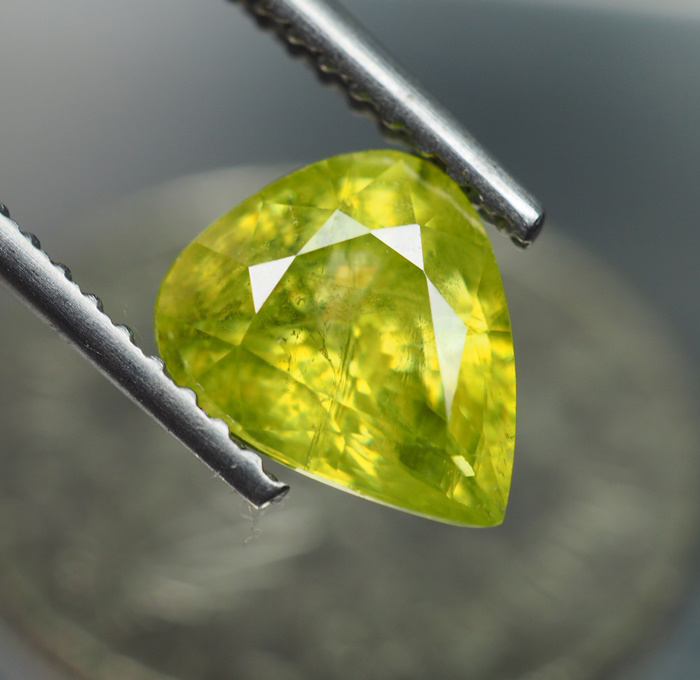 พลอยแท้สฟีน (Sphene) 1.50 กะรัต