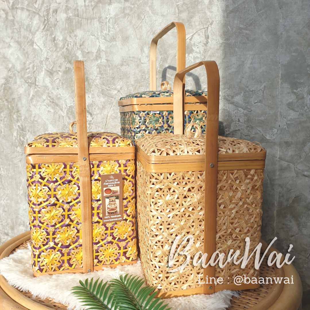 ปิ่นโตไม้ไผ่ ลายพิกุล ทรงเหลี่ยม ขนาด 7*8 นิ้ว