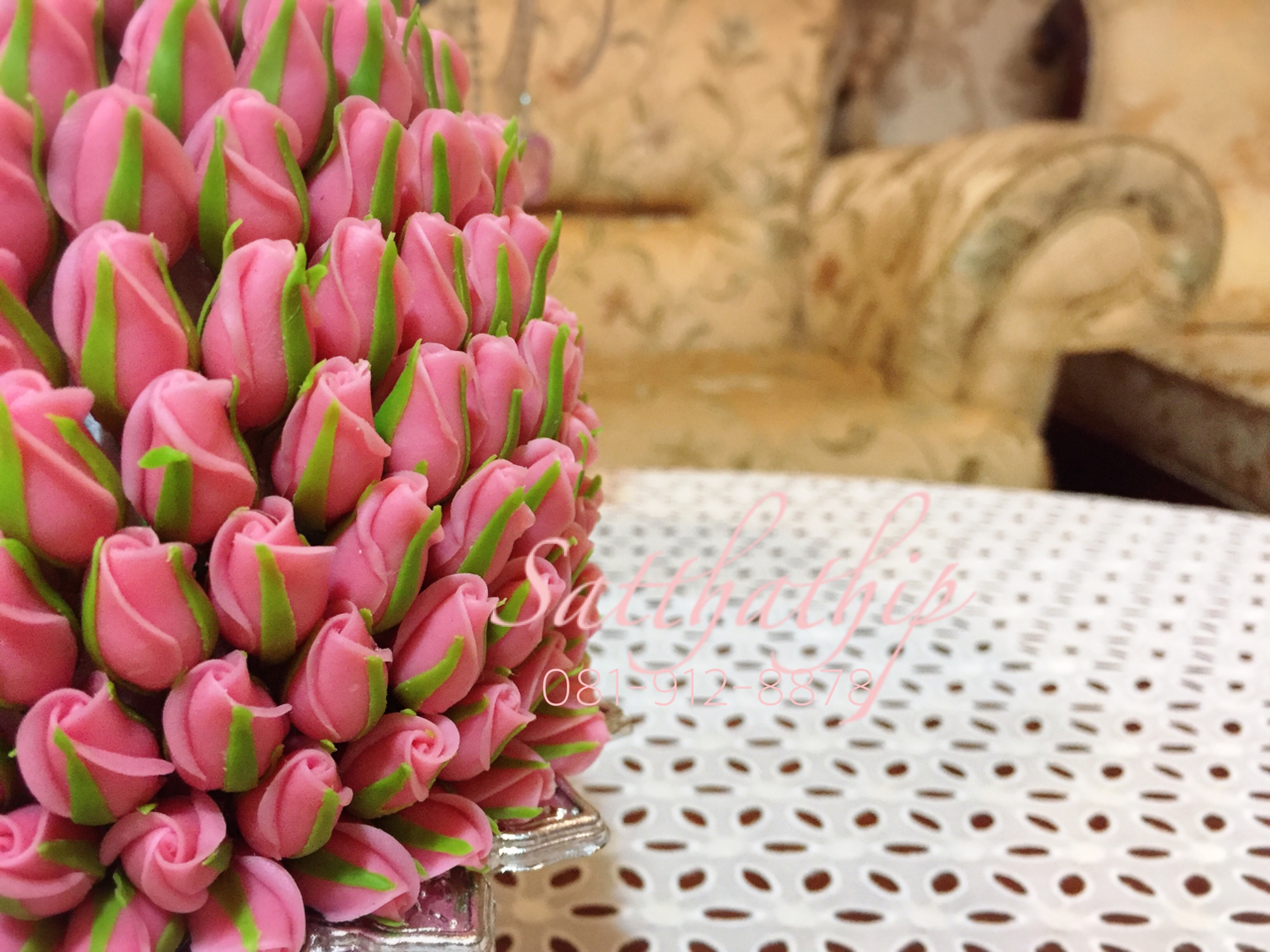 พานพุ่มดอกกุหลาบ - พานพุ่มดอกกุกลาบ (สีชมพู) ประดิษฐ์จากดิน - Phan bush