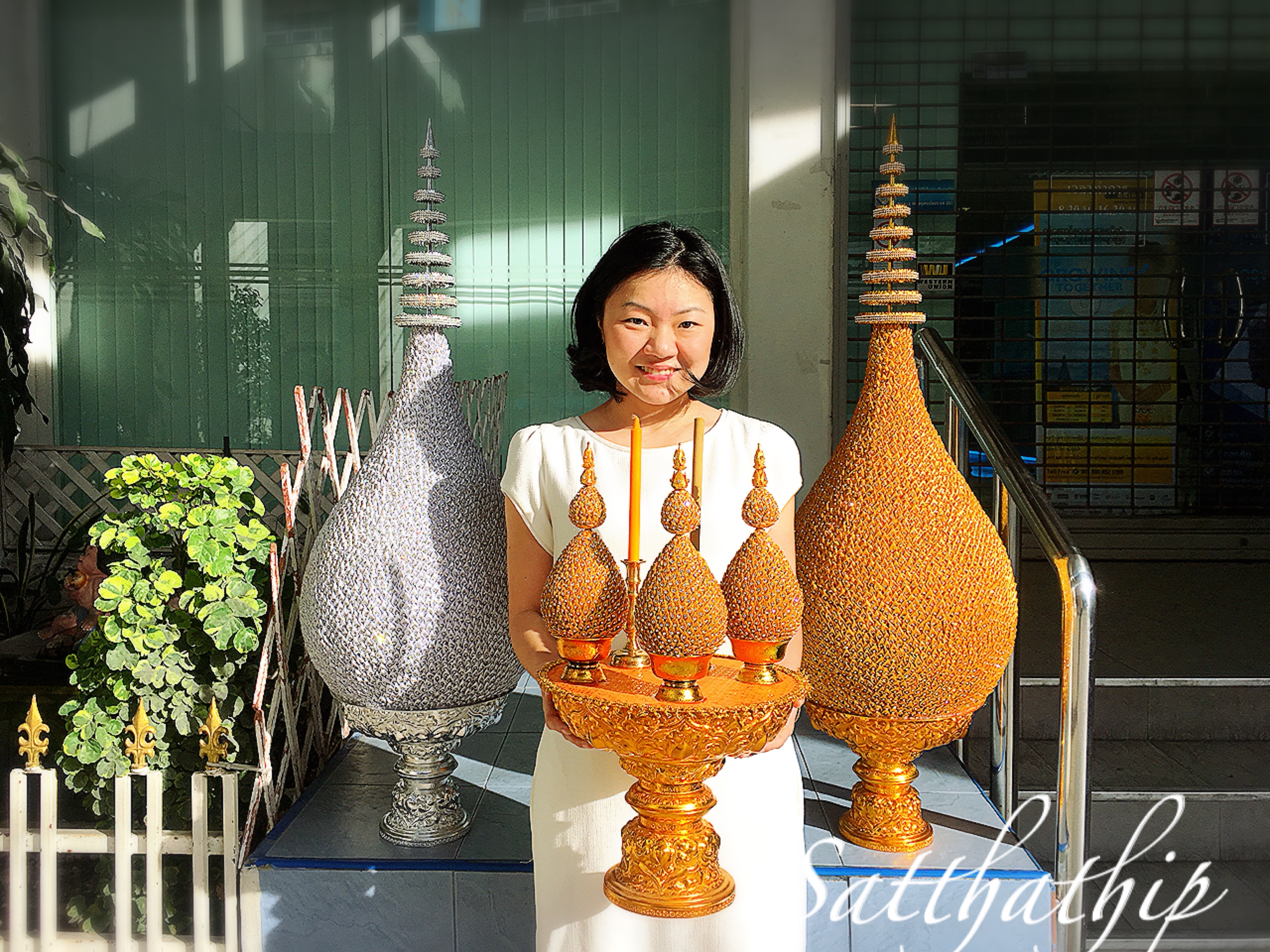 พานพุ่ม - พานพุ่มเงินทอง ผ้าตาด ประดับคริสตัล - Phan bush