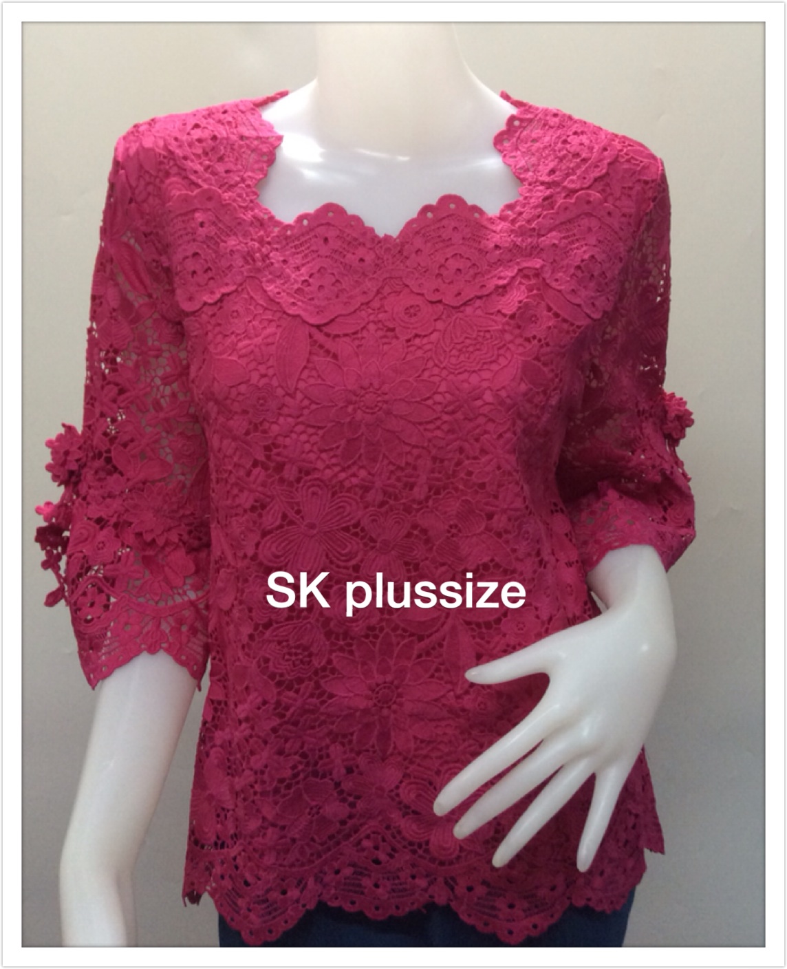 เสื้อลูกไม้ คอเหลี่ยม สีบานเย็น รอบอก 44 นิ้ว