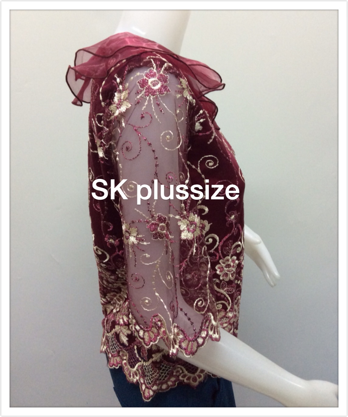 เสื้อลูกไม้บุหงา ปกผ้าแก้วซ้อน สีแดงมะเหมี่ยว รอบอก 36 นิ้ว