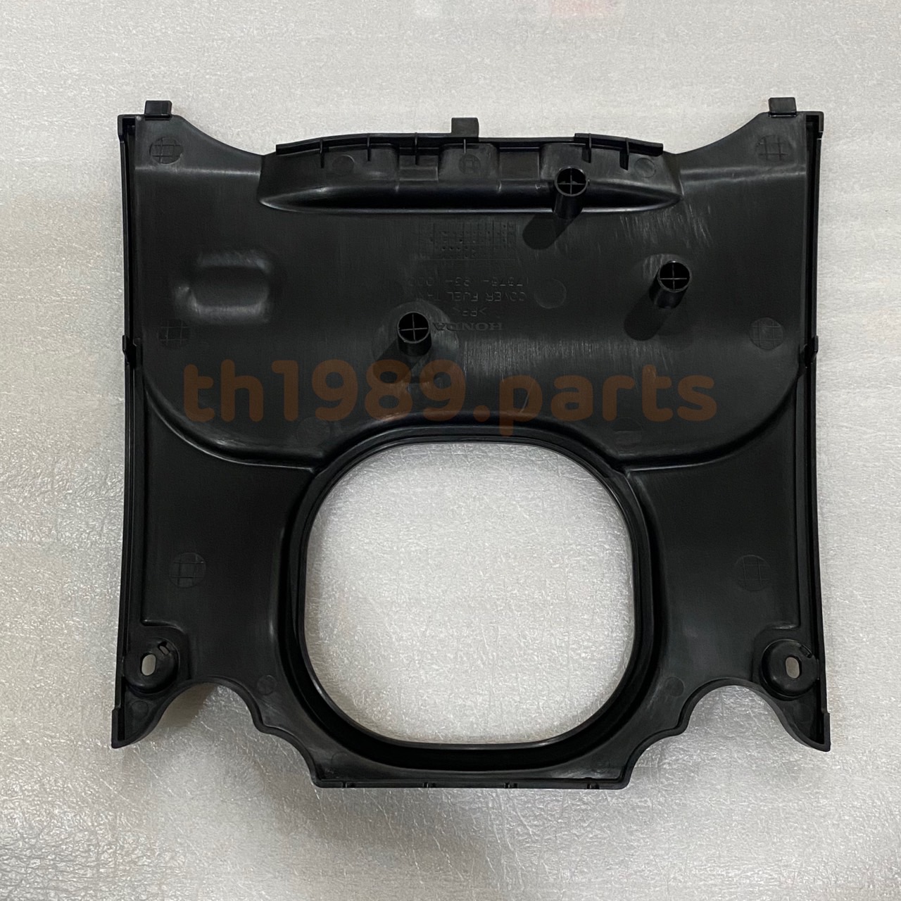 17575-K93-T00 ฝาครอบถังน้ำมันเชื้อเพลิง SCOOPY I 2017-2019 อะไหล่แท้ HONDA