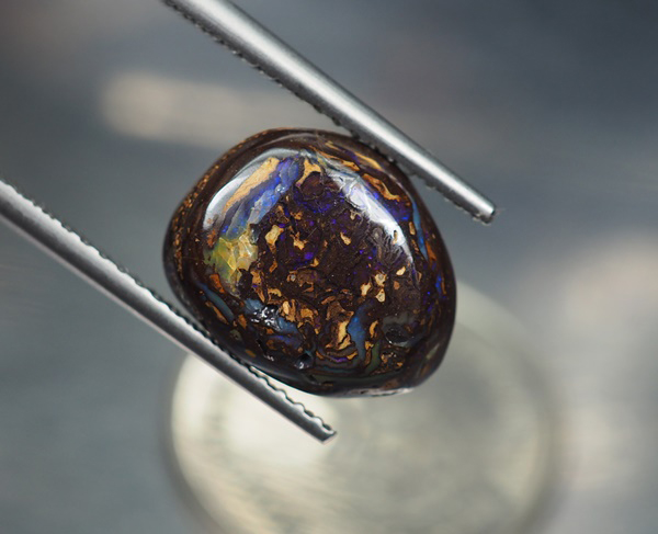 เมตริกมัลติโอปอล (Matrix Boulder Opal) 3.65 กะรัต