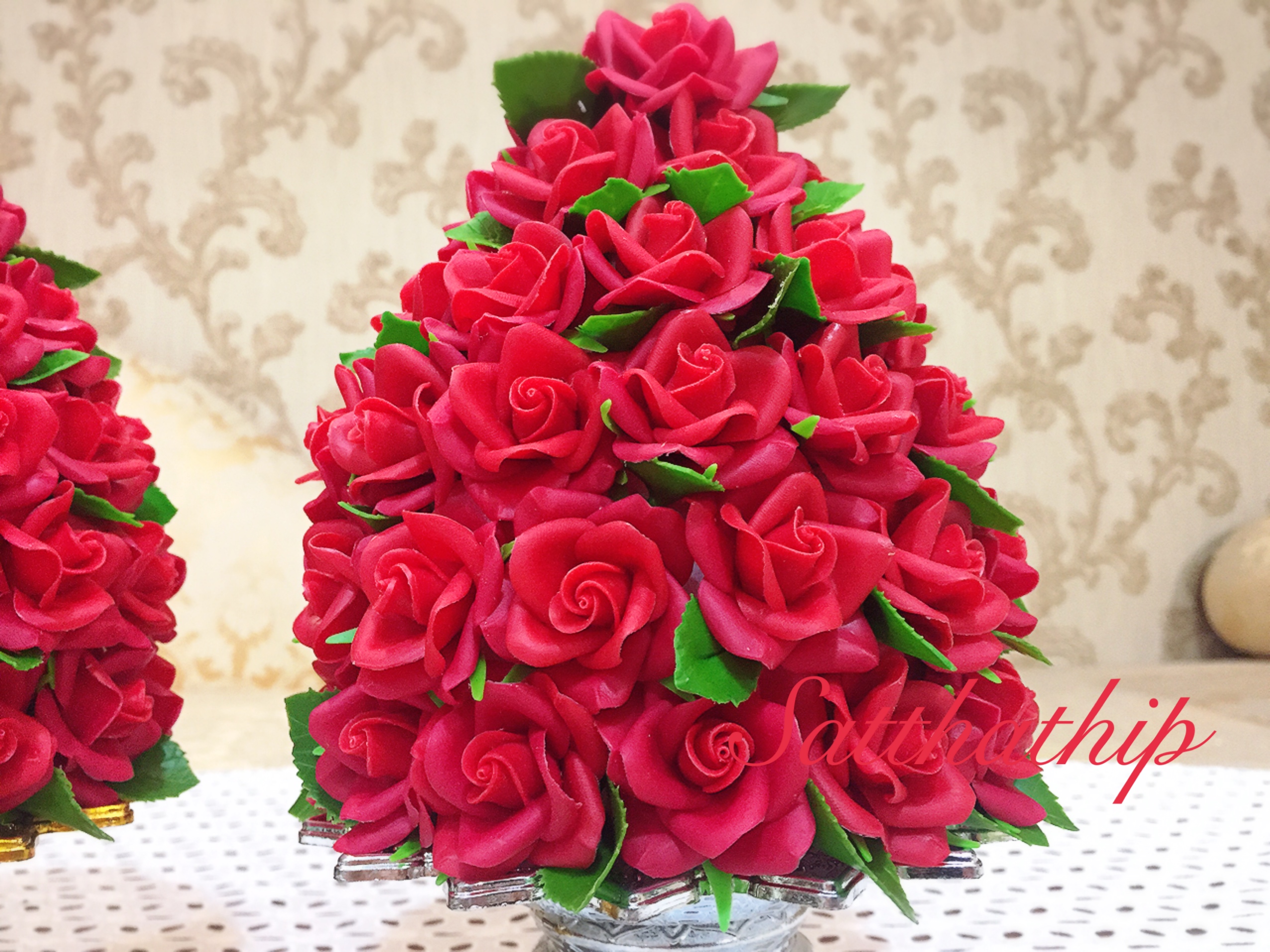 พานพุ่มดอกกุหลาบ ประดิษฐ์จากดิน [4.5 นิ้ว 1,500 บาท/คู่]