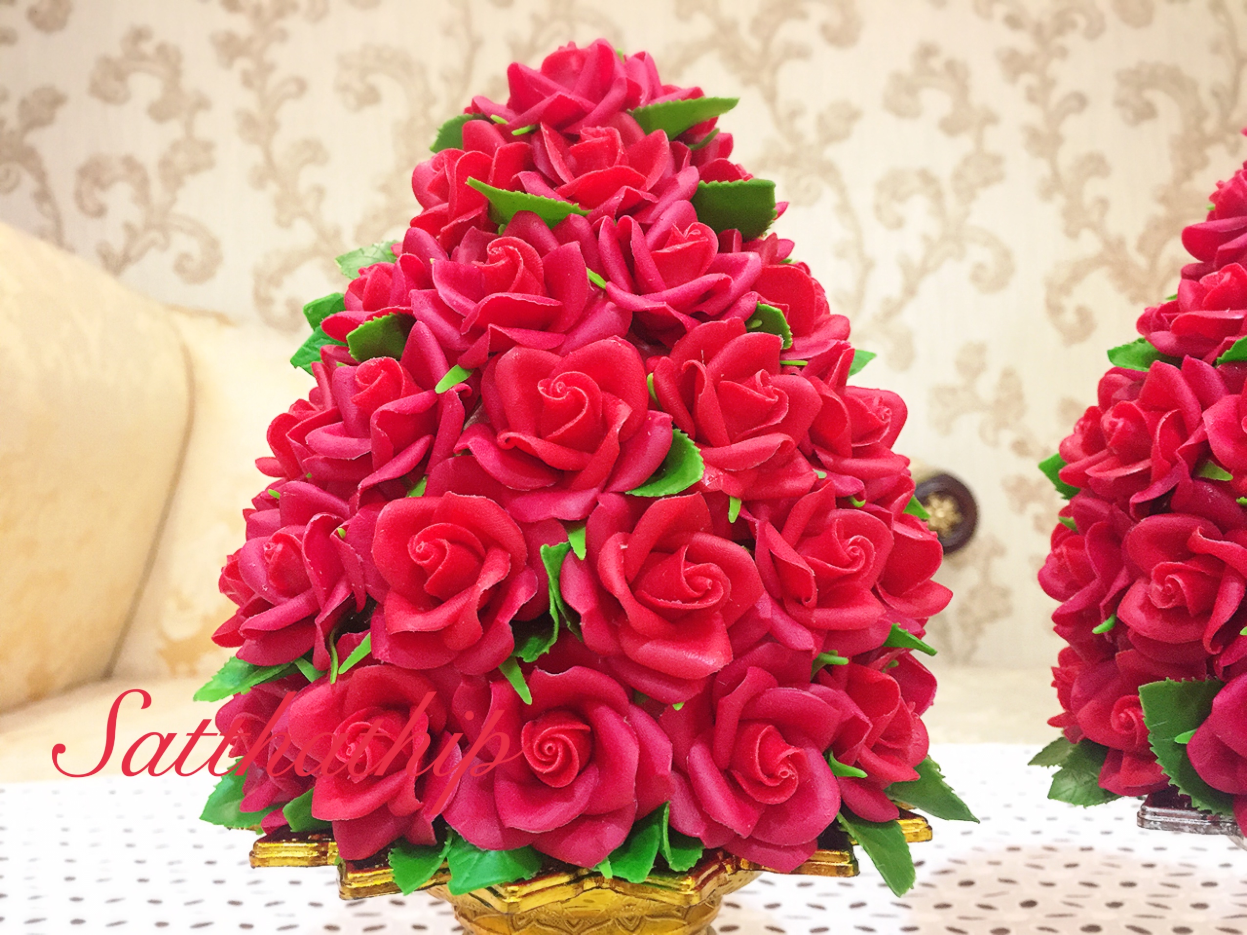 พานพุ่มดอกกุหลาบ ประดิษฐ์จากดิน [4.5 นิ้ว 1,500 บาท/คู่]