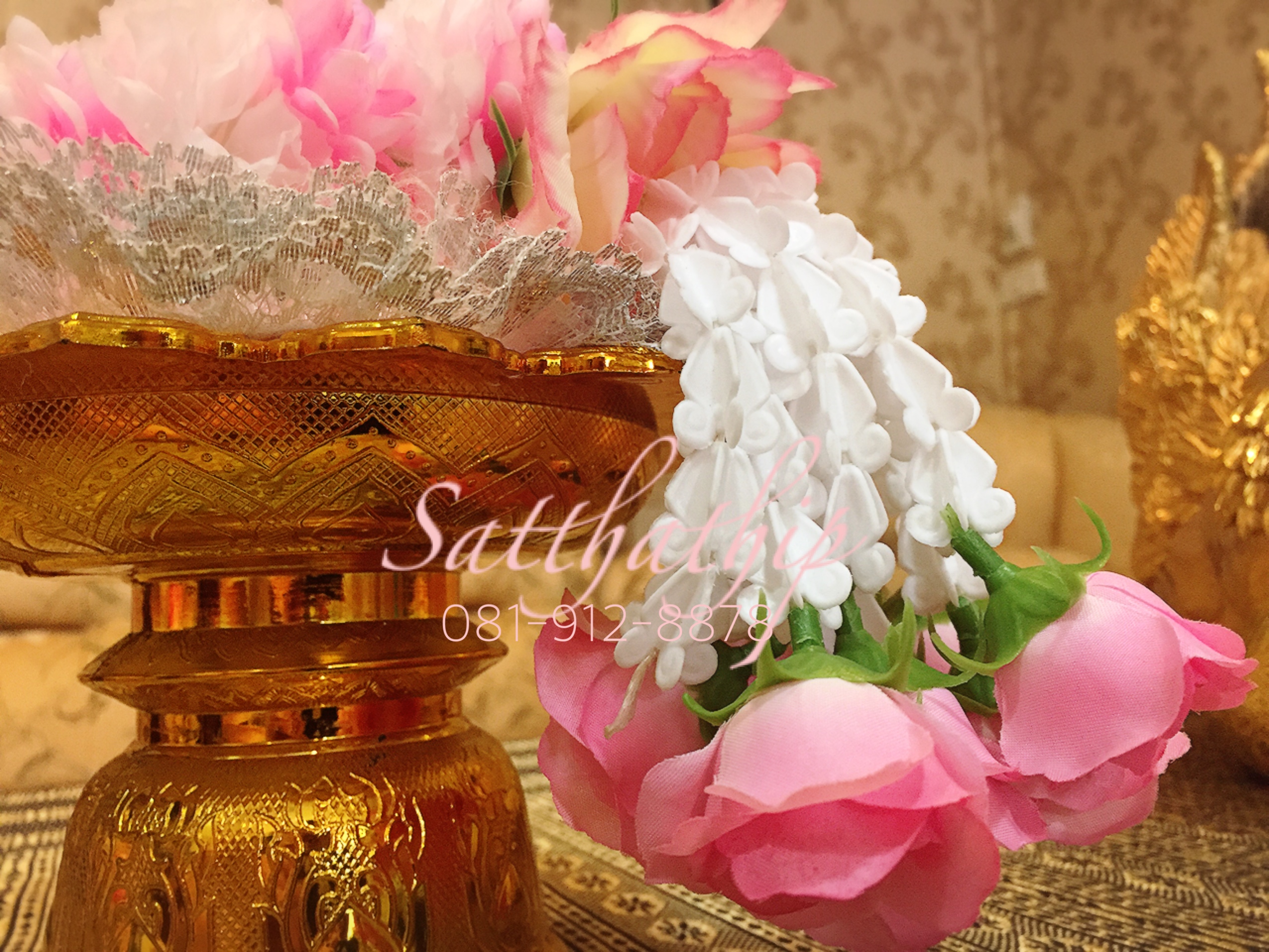 พวงมาลัยผ้า ดอกมัมผสมดอกคาเนชั่น สีชมพูอ่อน - Fabric garland