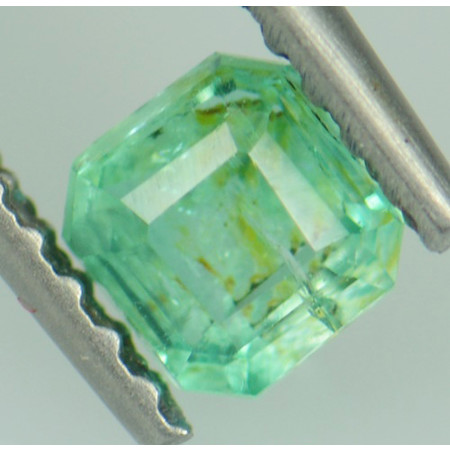 พลอยมรกตดิบ (Emerald) 0.34 กะรัต No oil