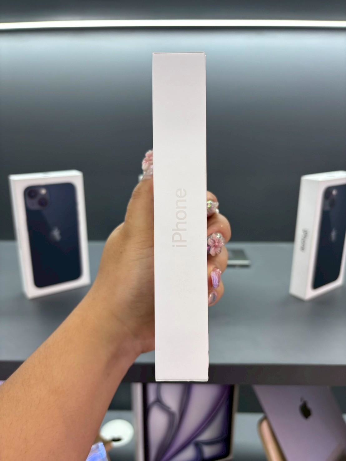 iPhone 13 128GB สี Starlight