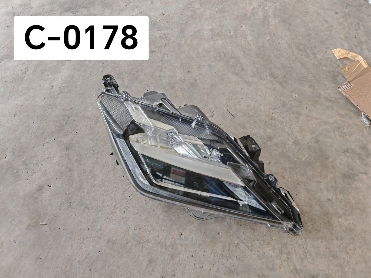 ไฟหน้า R Toyota Yaris 2022 แท้ถอด