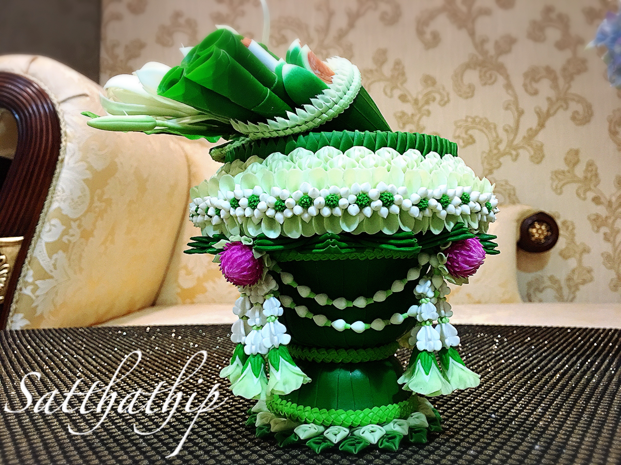 ชุดกรวยเชี่ยนหมากพลู บุหรี่ ดอกไม้ บนพาน ประดิษฐ์จากดิน - Betel