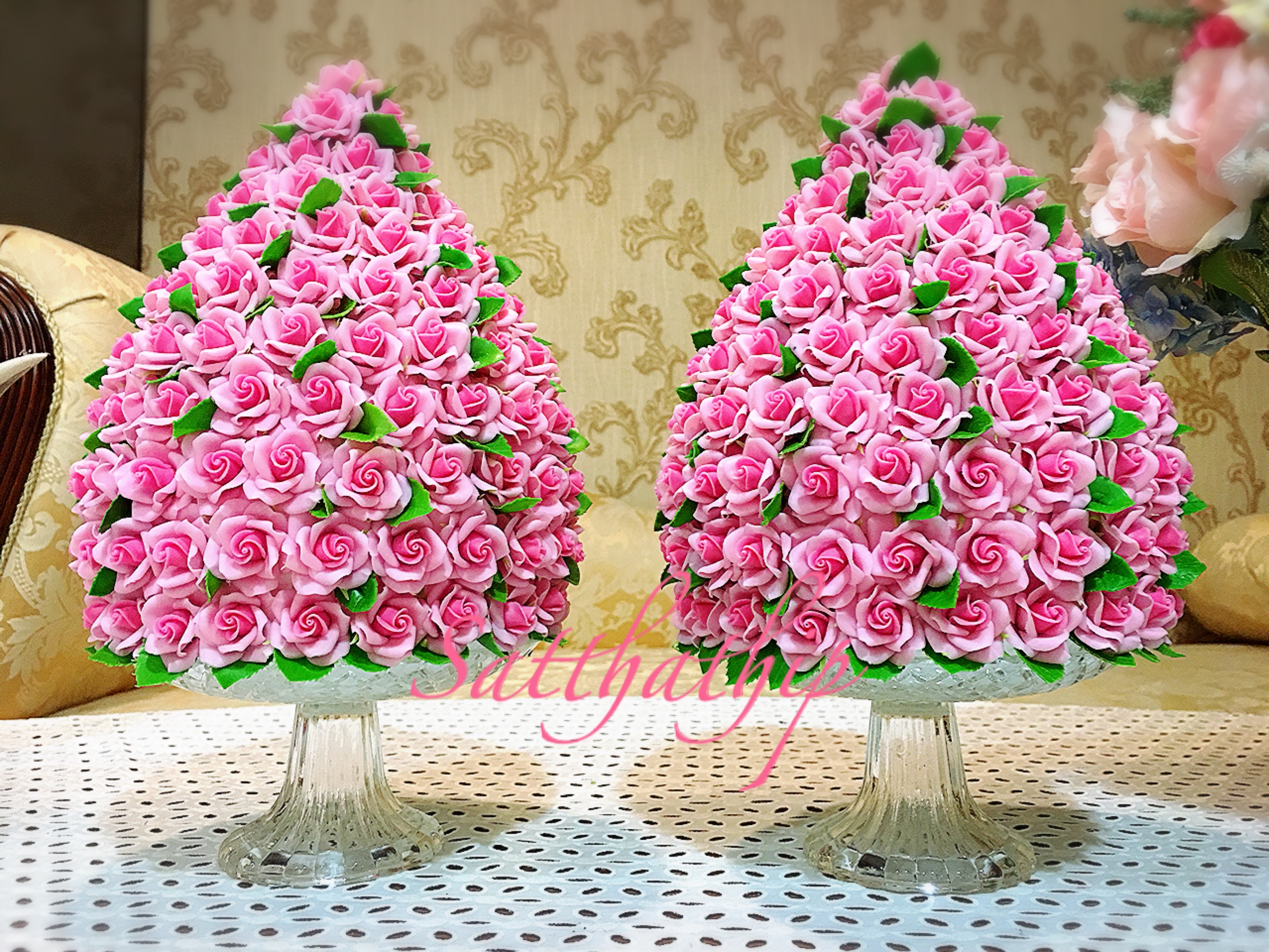 พานพุ่มดอกกุหลาบ ประดิษฐ์จากดิน [7.5 นิ้ว 4,600 บาท/คู่]