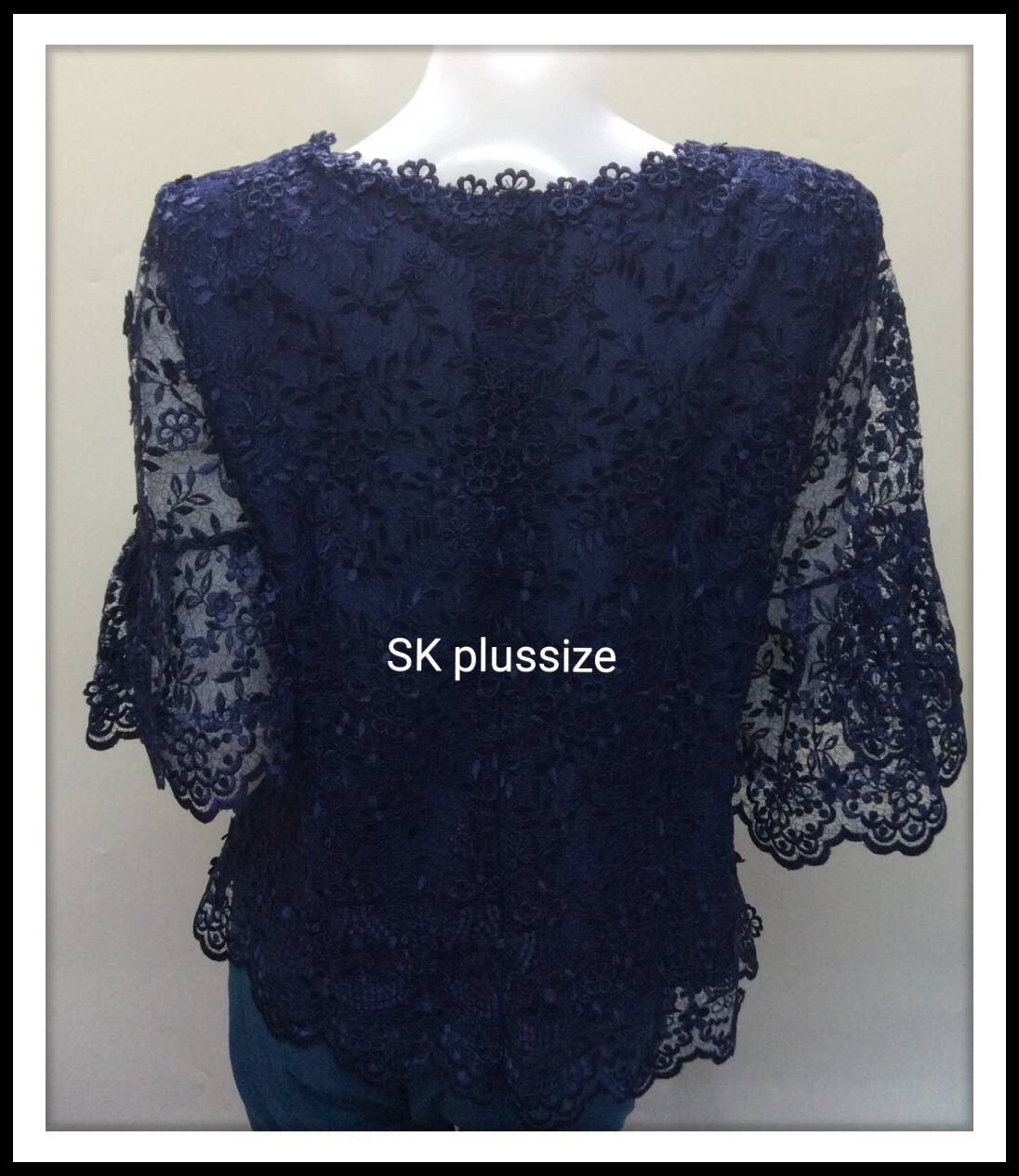เสื้อลูกไม้ใยบวบ แขนพุ่ม สีกรมท่า รอบอก 44 นิ้ว