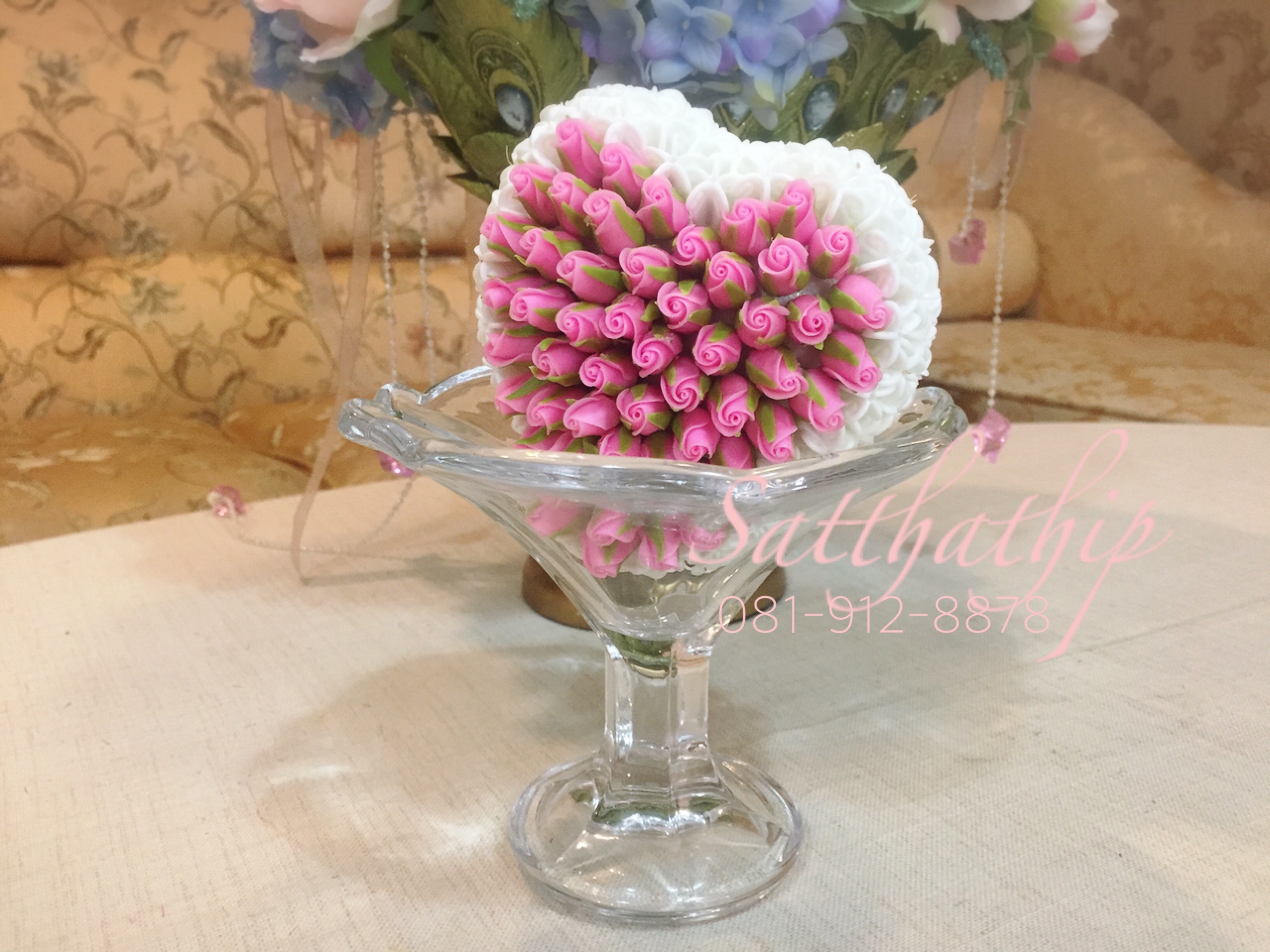 หัวใจดอกรักประดิษฐ์ (ปักดอกกุหลาบ ประดิษฐ์จากดิน)/ พานรับน้ำสังข์รูปหัวใจ/ พานรองแหวนหมั้น - ของชำร่วย - Wedding souvenirs