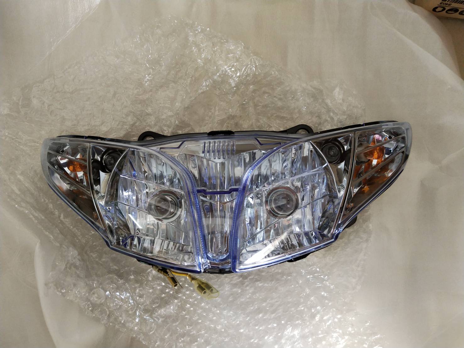 ชุดไฟหน้า สำหรับรุ่น SPARK RX อะไหล่แท้ YAMAHA 2P3-H4300-01