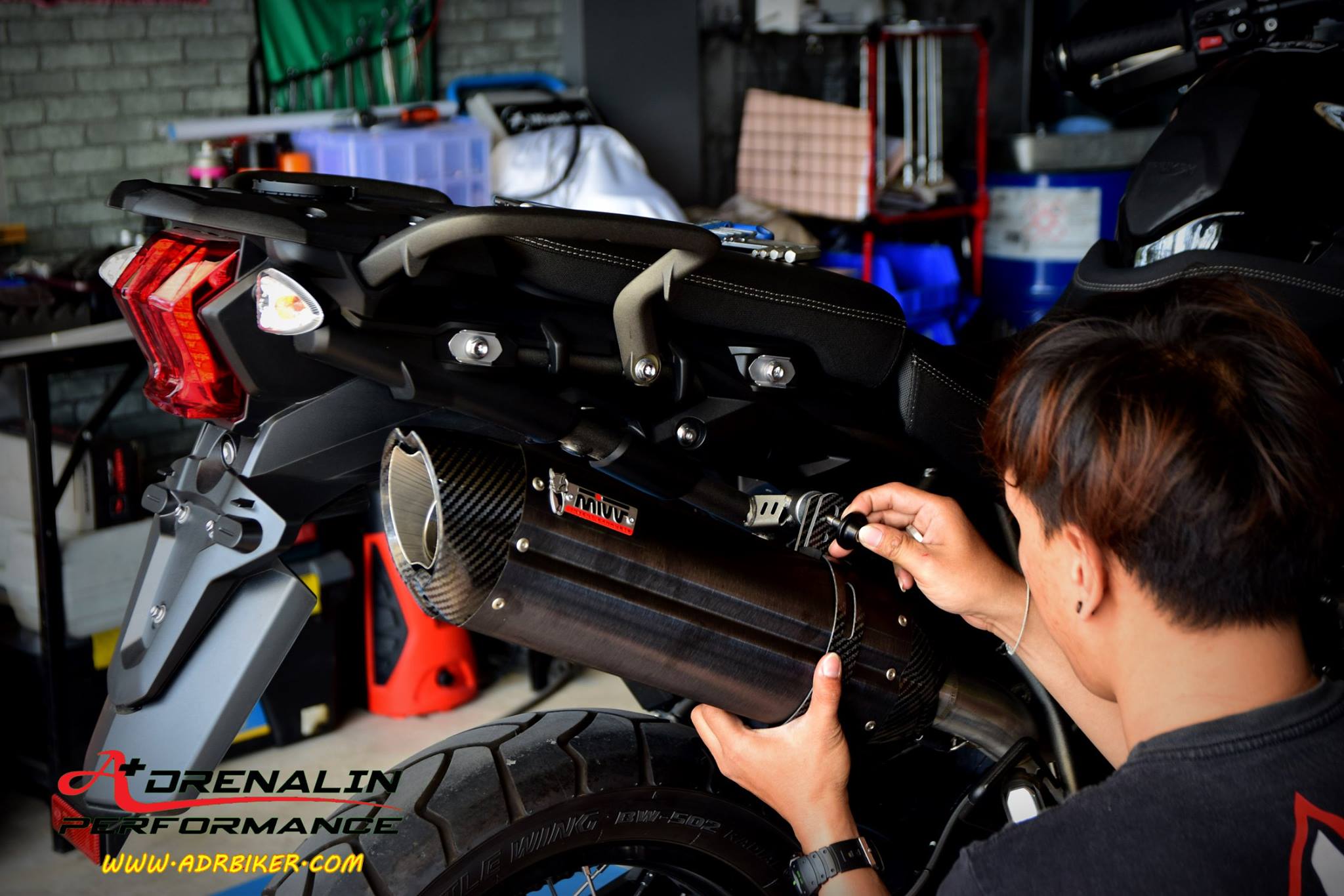 ท่อ MIVV Suono Black Steel Slip-on สำหรับ Triumph Tiger800/800XC (For Exhibition only)