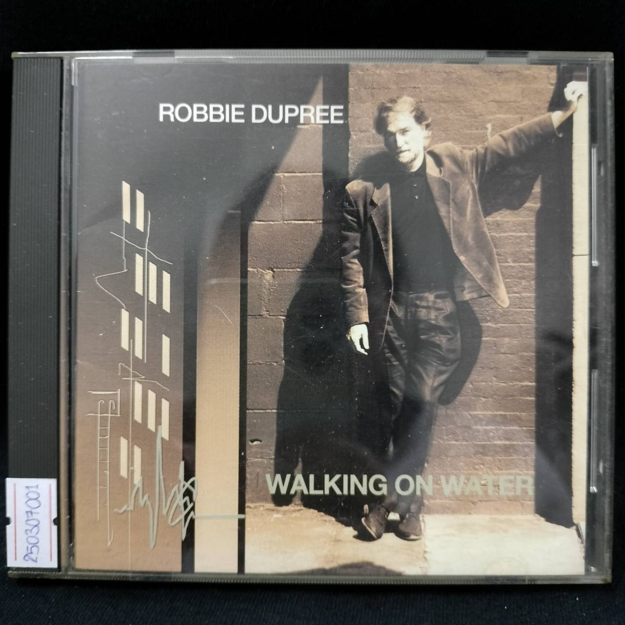 Robbie Dupree – Walking On Water / JAPAN / ปกในมีคราบน้ำ / แผ่นดี
