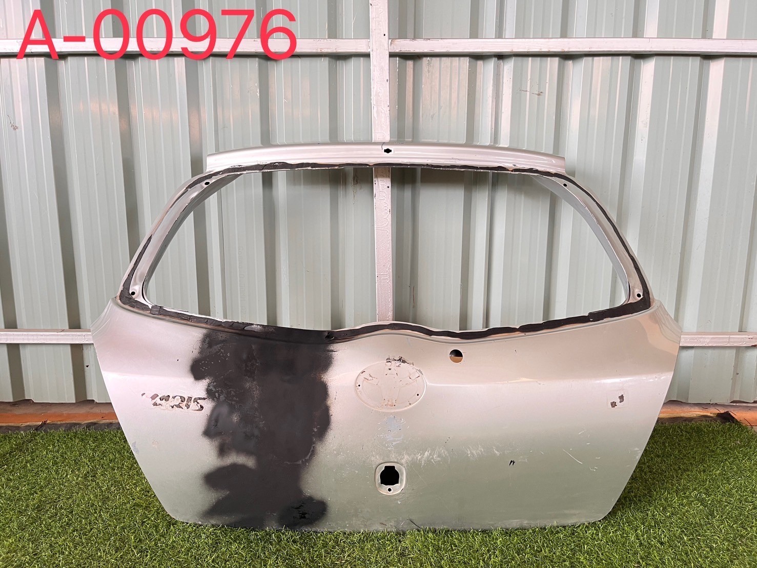 ฝาปิดท้าย Toyota Yaris 2012 แท้ถอดบิ้ว