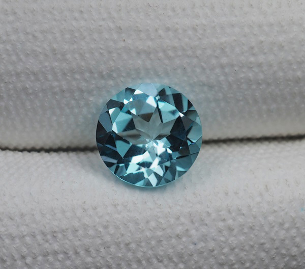 โทปาสสีฟ้าอ่อน (Topaz) 3.05 กะรัต