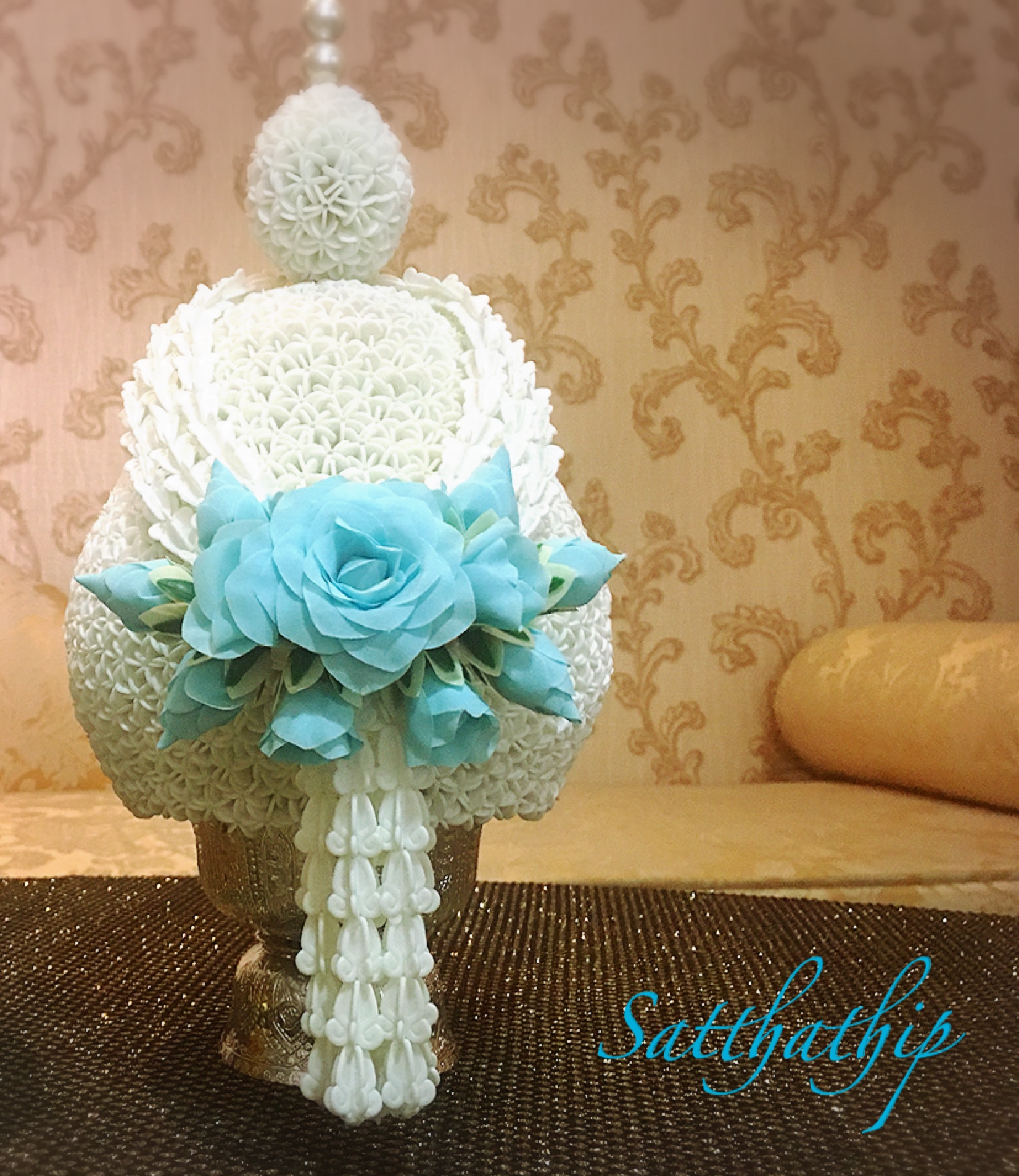 พานพุ่ม - พานพุ่มสักการะ - พานพุ่มดอกรัก - พานพุ่มดอกรักประดิษฐ์ (พลาสติก) - พานพุ่มสีขาว - Panpum