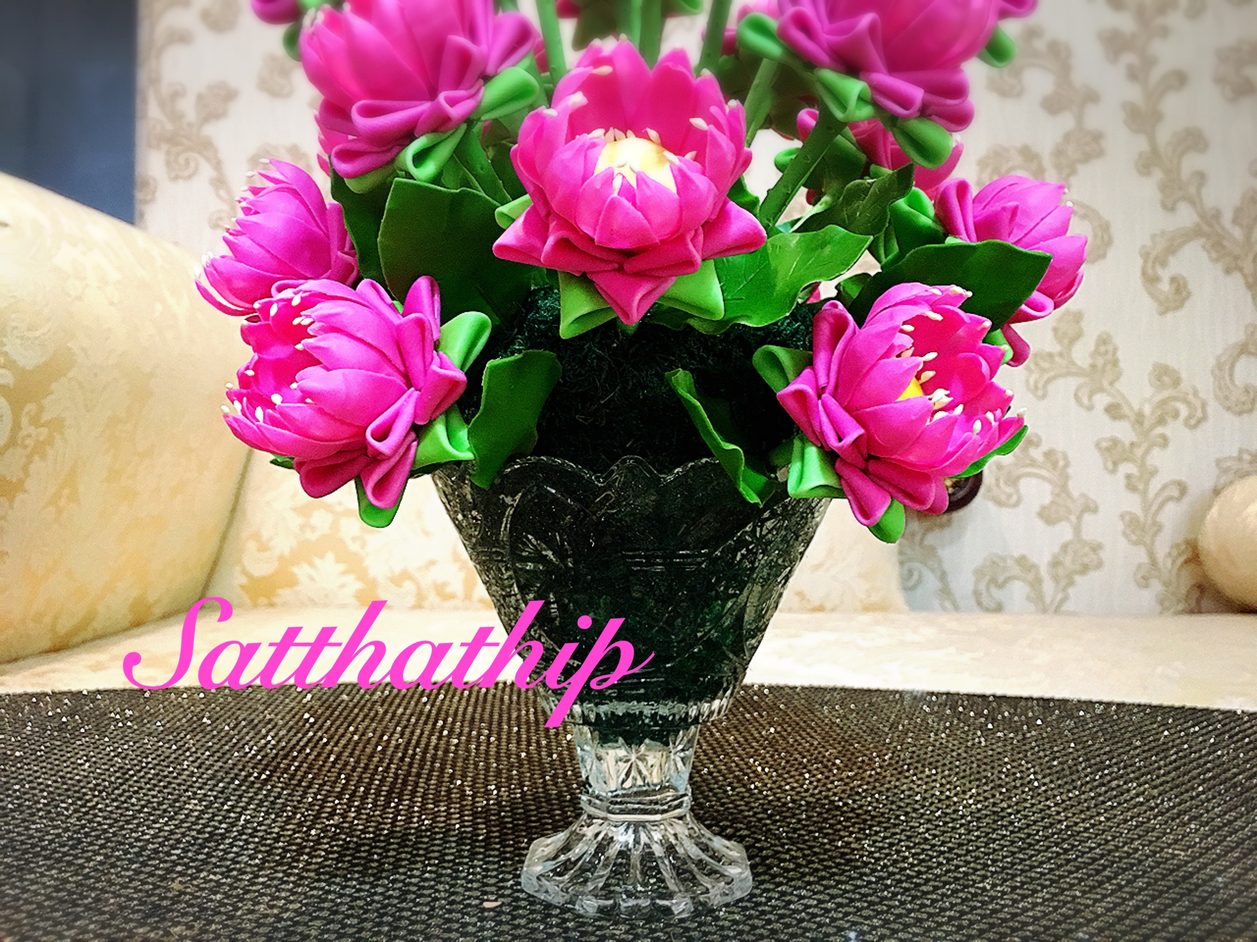 พานดอกบัว - ดอกบัวประดิษฐ์ - แจกันดอกบัวพับ (ข้างละ 26 ดอก) ประดิษฐ์จากดิน - Lotus Flower