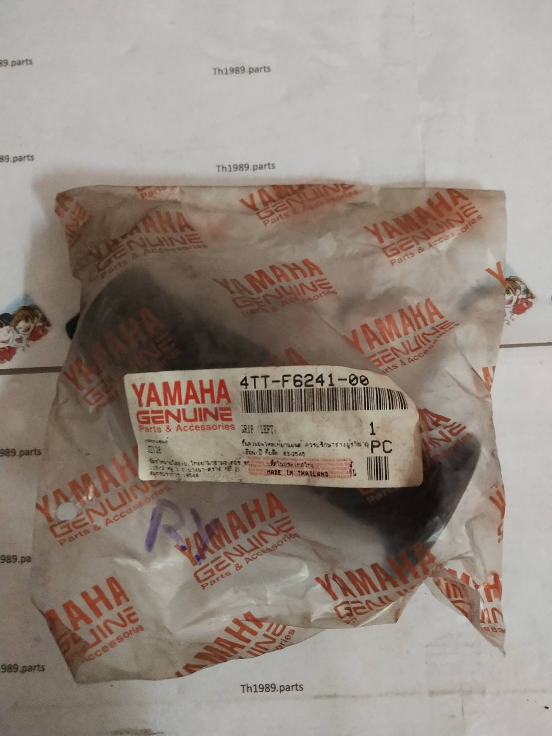ปลอกแฮนด์ชุดซ้าย สำหรับรุ่น TIARA เทียร่า อะไหล่แท้ YAMAHA 4TT-F6241-00