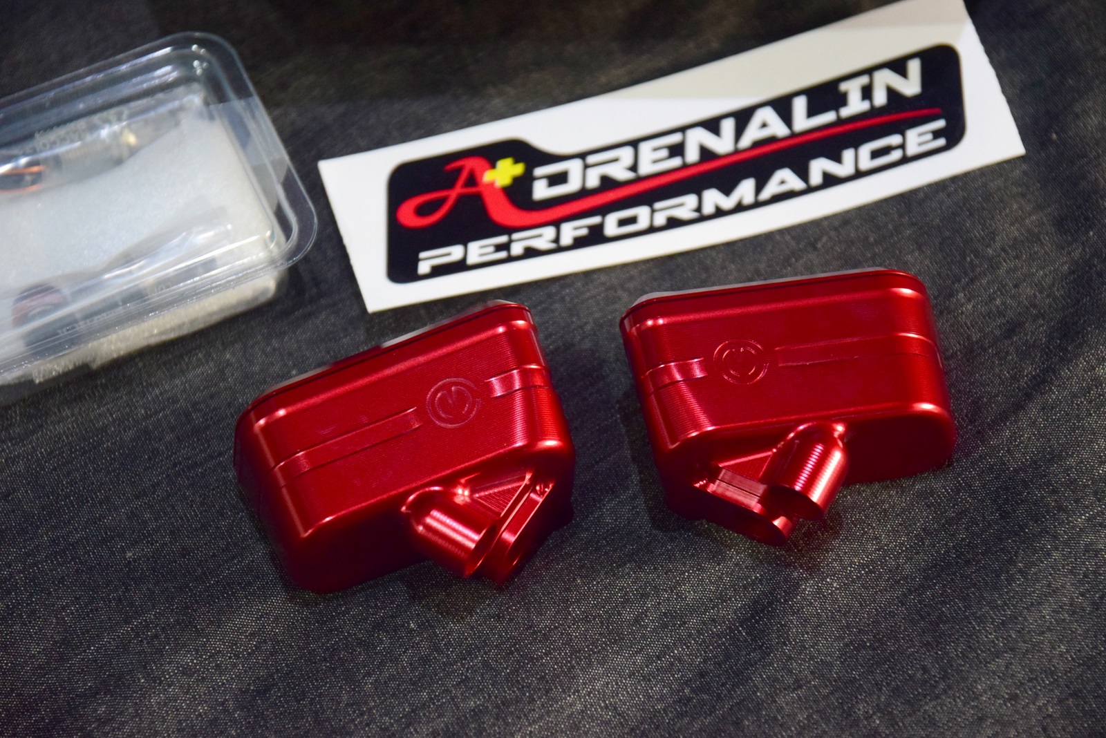 กระปุกน้ำมัน motocorse สำหรับใฃ้กับ ปั๊มเบรค ปั๊มคลัทช์ Brembo โลโก้แดง โลโก้ขาว , Rossi ราคา/ข้าง
