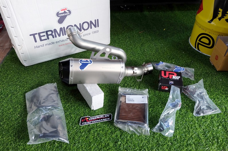 ท่อคู่ Termignoni สลิปออน ออกล่าง สำหรับ V4/V4s พร้อม กล่องจูน (For Exhibition only)