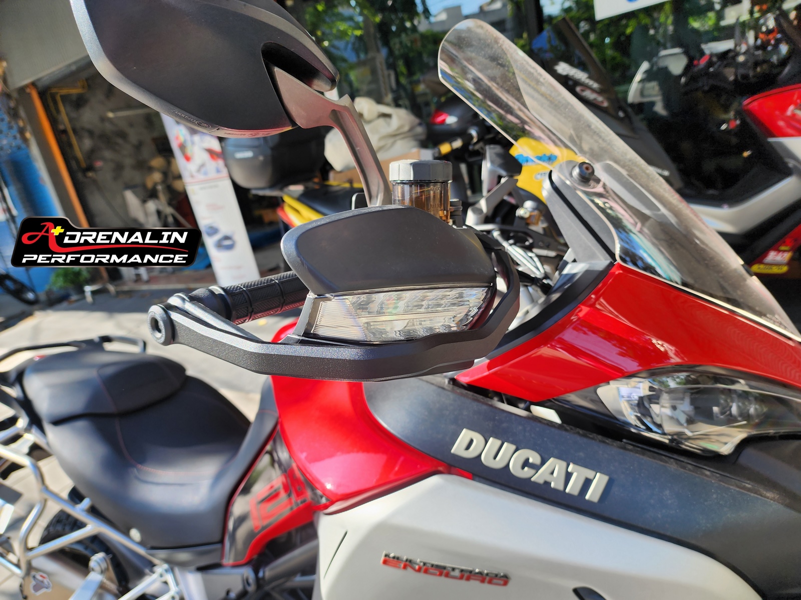 การ์ดแฮนด์ พร้อมตุ้มถ่วงน้ำหนัก Evotech สำหรับ multistrada 950,1200,1260 ปี 2015+