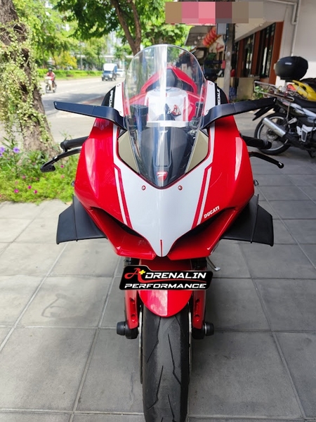 ไฟเลี้ยวหน้า Rizoma แบบ low profile สำหรับ Panigale v2